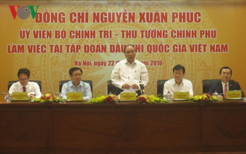 Prime Minister works with Vietnam National Oil and Gas Group - ảnh 1